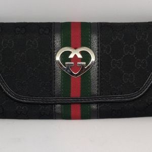Vintage Gucci heart logo clutch purse